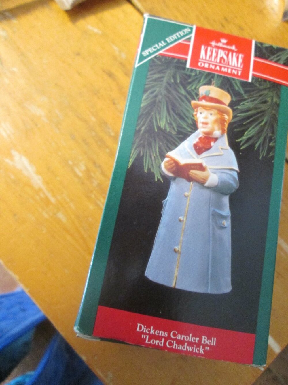 Vtg 1992 Hallmark Keepsake Dickens Caroler bell Lord Chadwick in box dated